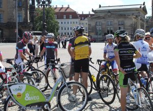 O řešení bikesharingu se členové vedení města zajímali i při loňské sportovní návštěvě partnerského města Drážďany.