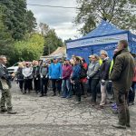 Dobrovolníci se chystají na úklid. Foto: MMO