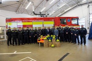 brig. gen. Radim Kuchař, HZS MSK, primátor města Jan Dohnal, náměstek primátora Aleš Boháč se zástupci ostravských jednotek sbor